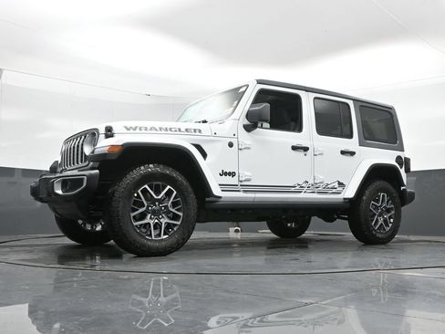 New 2026 Jeep Wrangler Unlimited Sahara w/ Rockslide Package AWD/4WD image 46