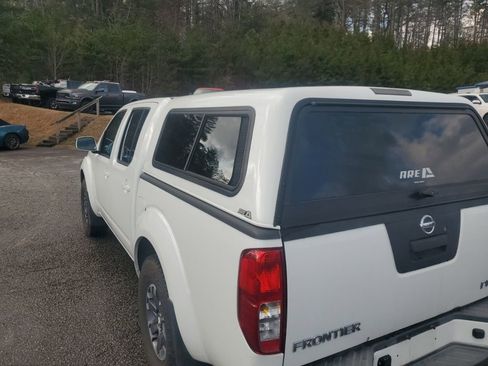 Used 2015 Nissan Frontier PRO-4X image 9