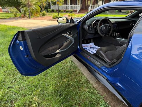 Used 2022 Chevrolet Camaro ZL1 RWD image 44