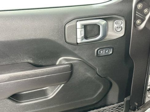 Used 2022 Jeep Gladiator Sport AWD/4WD image 25