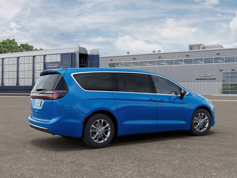 New 2027 Chrysler Pacifica Select FWD image 4