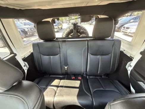 Used 2017 Jeep Wrangler Unlimited Rubicon w/ Connectivity Group image 30