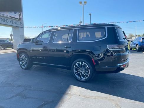 Used 2023 Jeep Grand Wagoneer Series III AWD/4WD image 3