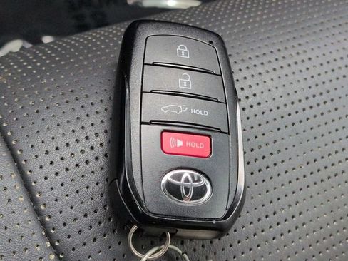 Used 2025 Toyota Sequoia Capstone AWD/4WD image 29