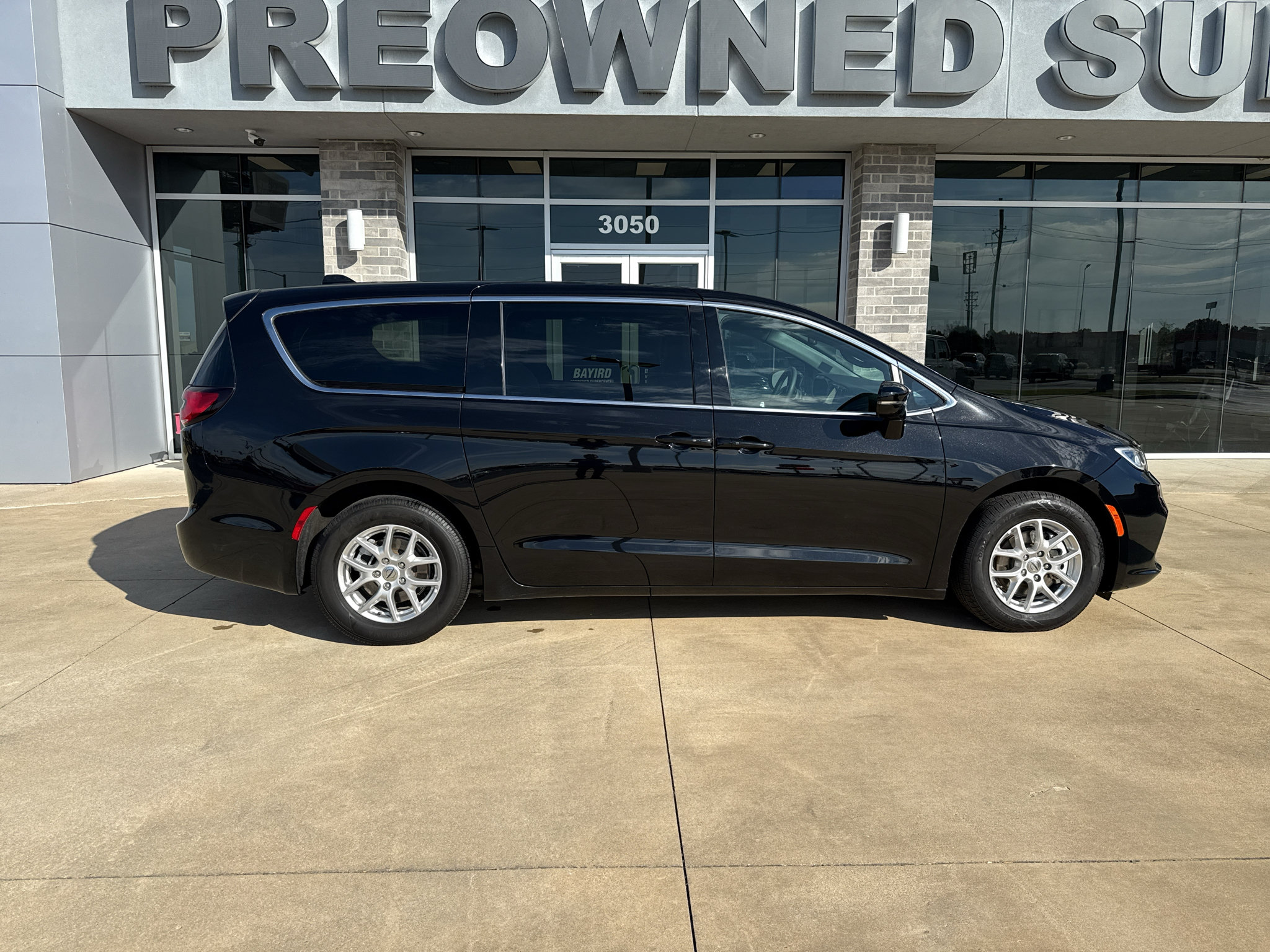 Used 2025 Chrysler Pacifica Select FWD image 8