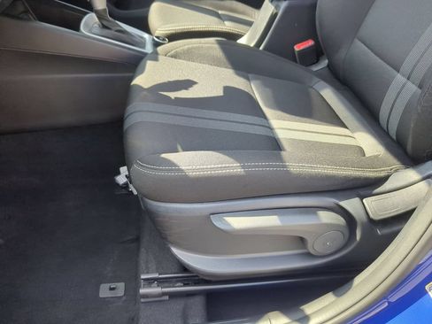 Used 2025 Hyundai Venue SEL FWD image 14