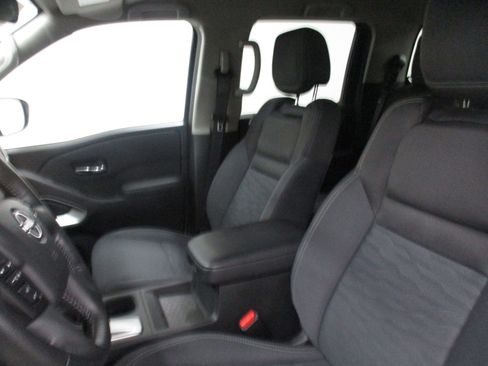 Used 2023 Nissan Frontier SV w/ SV Convenience Package AWD/4WD image 16