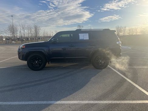 Used 2020 Toyota 4Runner SR5 image 5