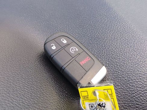 Used 2019 Jeep Compass Limited w/ Mopar Graphics Package image 37