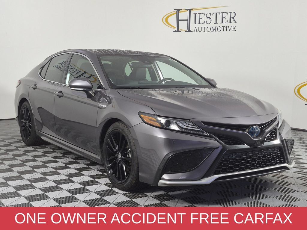 Used 2021 Toyota Camry XSE w/ Navigation Upgrade Package FWD image 2