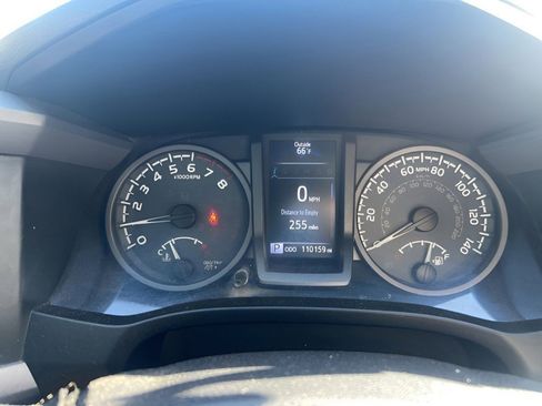 Used 2017 Toyota Tacoma TRD Off-Road AWD/4WD image 26