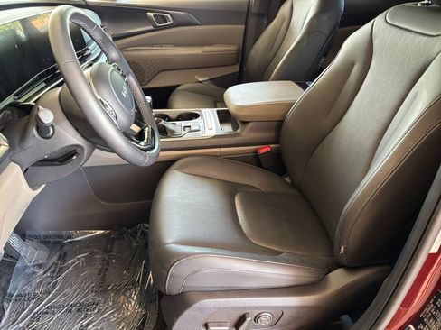 Used 2026 Kia Carnival FWD image 28