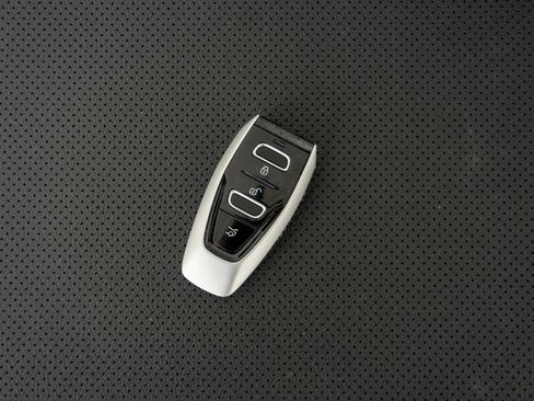 Used 2021 Aston Martin DBX AWD/4WD image 21