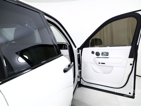 Used 2026 Rolls-Royce Cullinan image 34