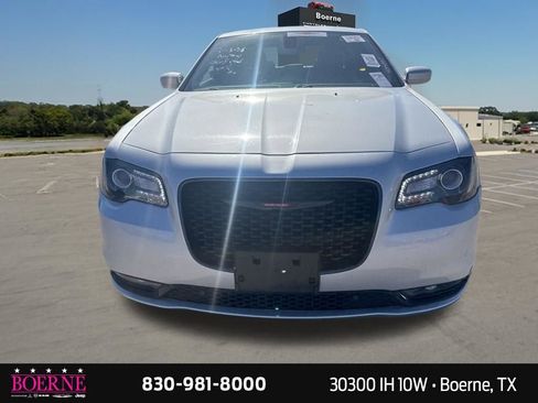 Used 2023 Chrysler 300 S RWD image 5