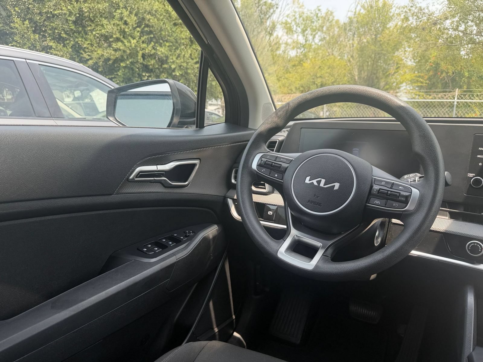 Used 2025 Kia Sportage LX AWD/4WD image 32