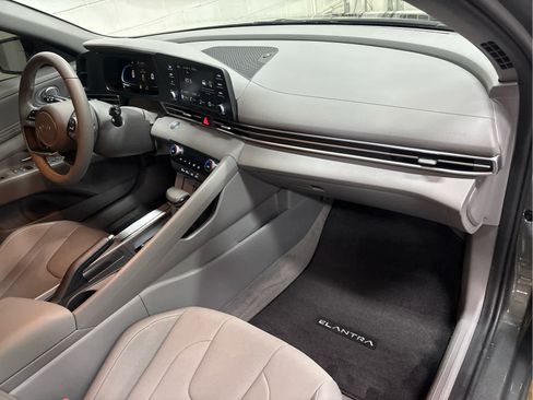 Used 2025 Hyundai Elantra Sport image 37