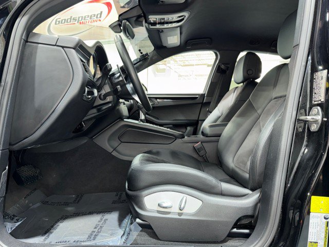 Used 2018 Porsche Macan AWD/4WD image 41