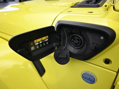 Used 2023 Jeep Wrangler Unlimited Sahara image 52