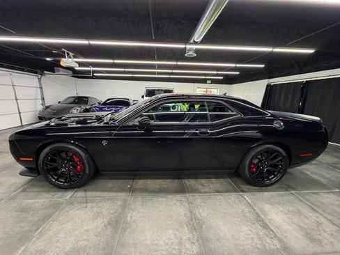 Used 2015 Dodge Challenger SRT Hellcat image 3