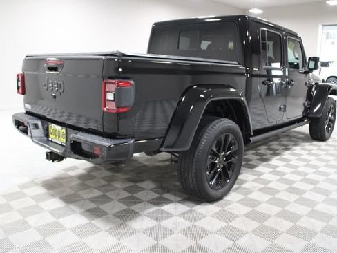 Used 2023 Jeep Gladiator Overland AWD/4WD image 11