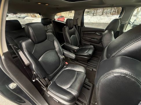 Used 2009 Chevrolet Traverse LT image 28