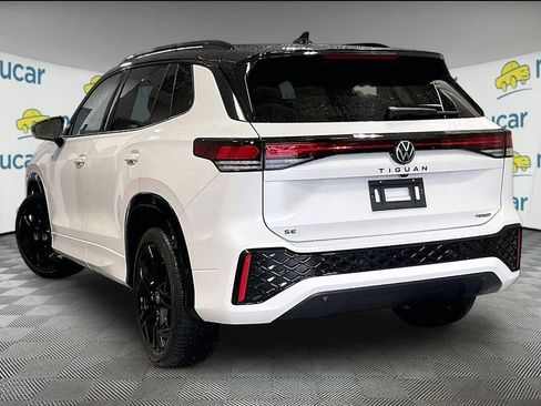 Used 2025 Volkswagen Tiguan SE R-Line AWD/4WD image 4