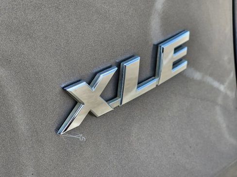 Used 2022 Toyota RAV4 XLE image 7