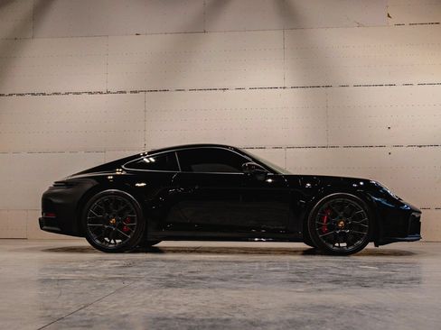 Used 2025 Porsche 911 GTS image 2