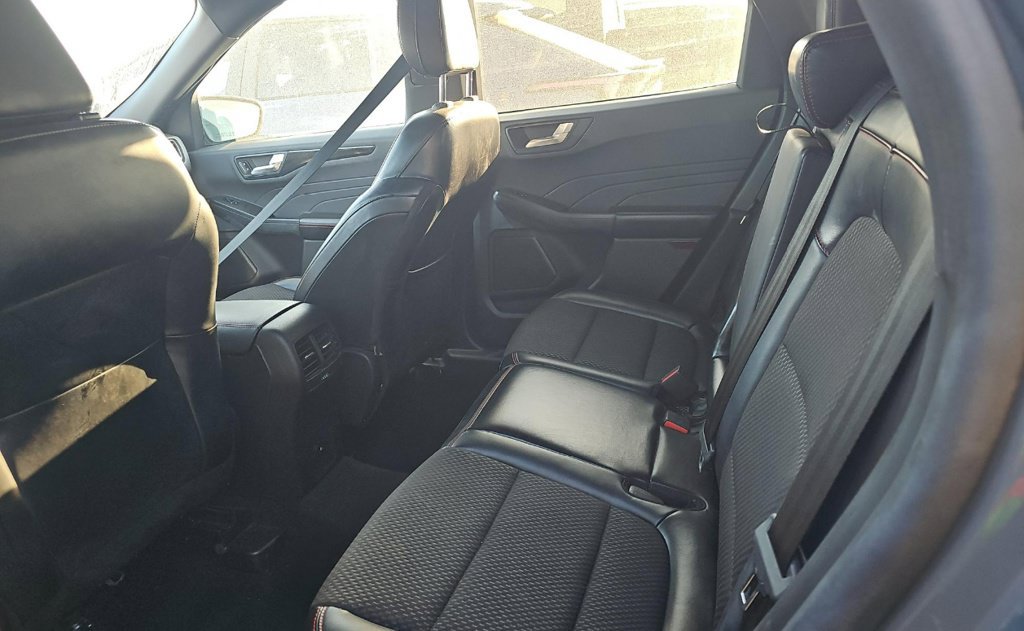 Used 2023 Ford Escape ST-Line AWD/4WD image 3