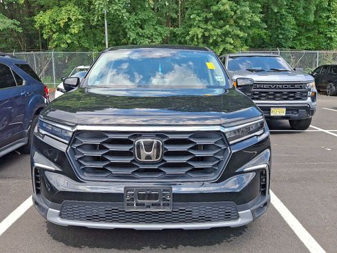 Used 2025 Honda Pilot EX-L image 2