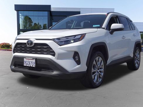 Used 2023 Toyota RAV4 XLE Premium FWD image 7