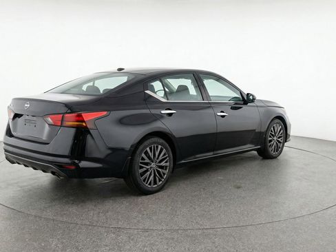 Used 2025 Nissan Altima 2.5 SV FWD image 9