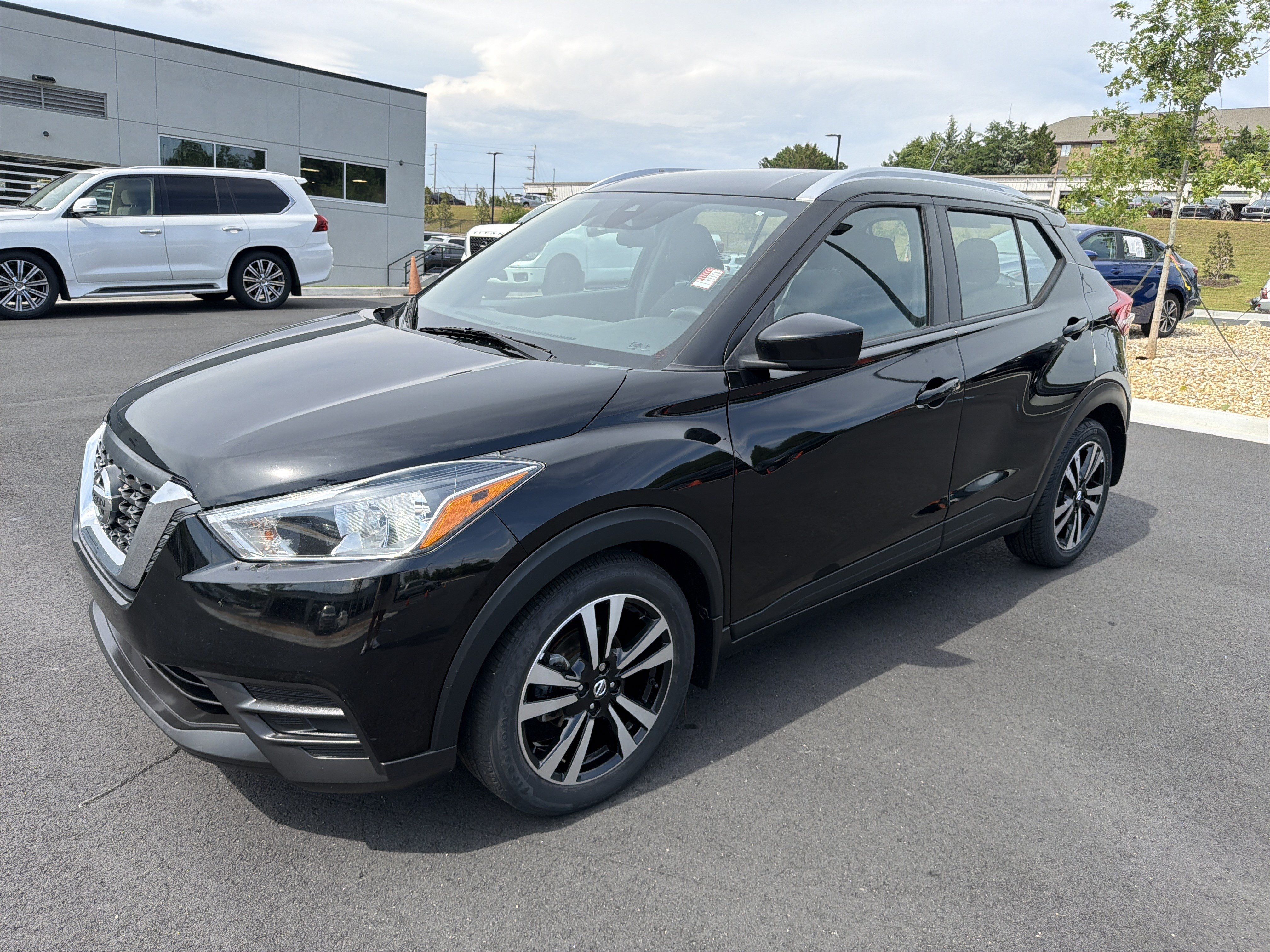 Used 2020 Nissan Kicks SV FWD image 3
