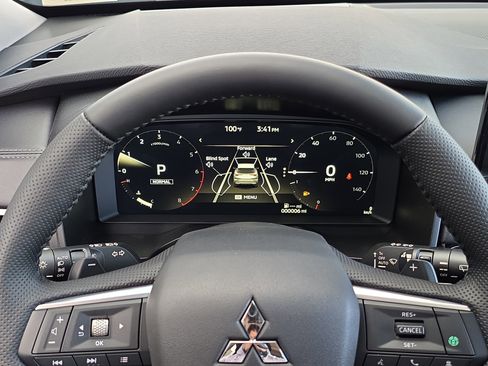 New 2026 Mitsubishi Outlander SE image 18