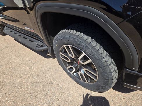 Used 2024 GMC Sierra 1500 AT4 w/ AT4 Premium Package AWD/4WD image 13