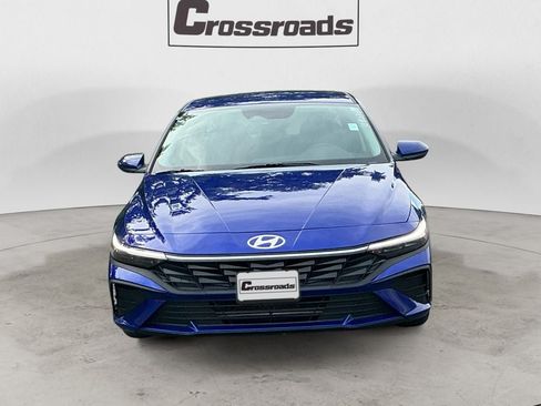 Used 2025 Hyundai Elantra SE FWD image 8