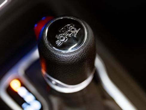 Used 2020 Jeep Gladiator Sport w/ Quick Order Package 24S AWD/4WD image 17