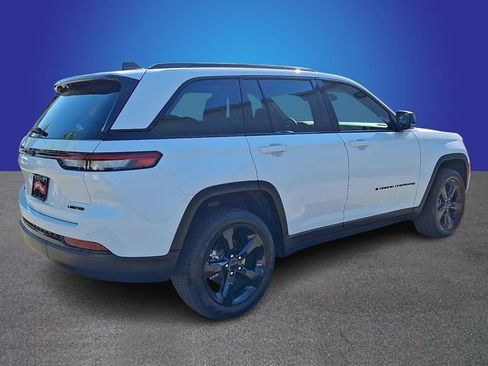 Used 2025 Jeep Grand Cherokee Limited w/ Black Appearance Package AWD/4WD image 5