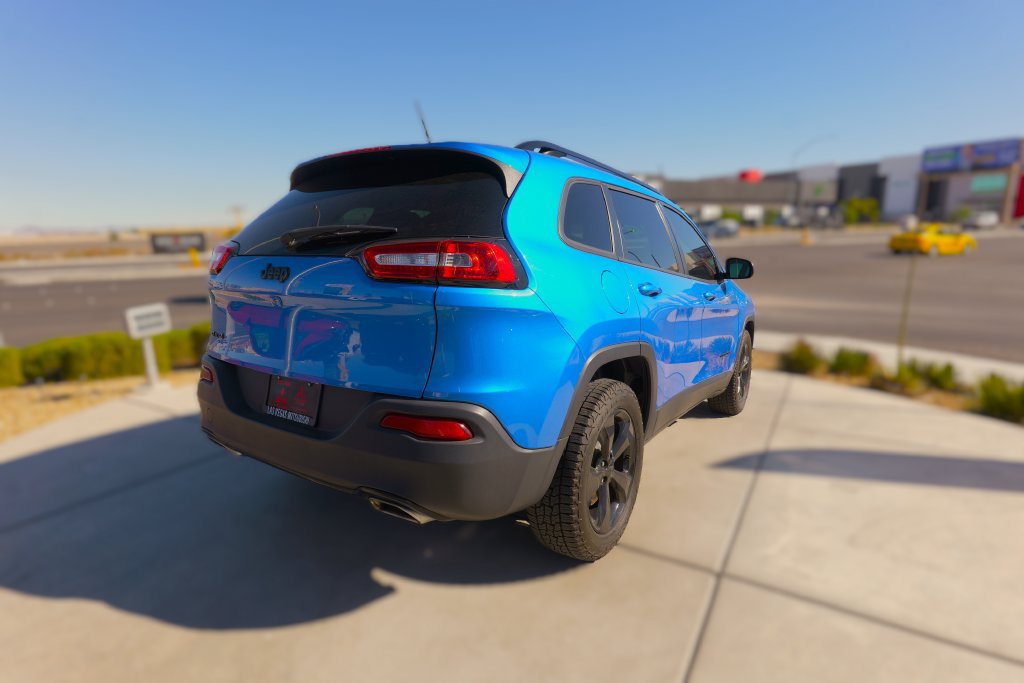 Used 2018 Jeep Cherokee Latitude w/ Altitude Package AWD/4WD image 13