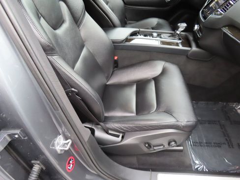 Used 2018 Volvo XC90 T6 Momentum w/ Convenience Package image 17