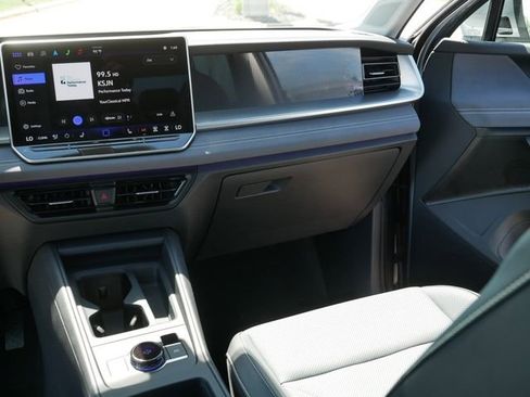 Certified 2025 Volkswagen Tiguan SE AWD/4WD image 23