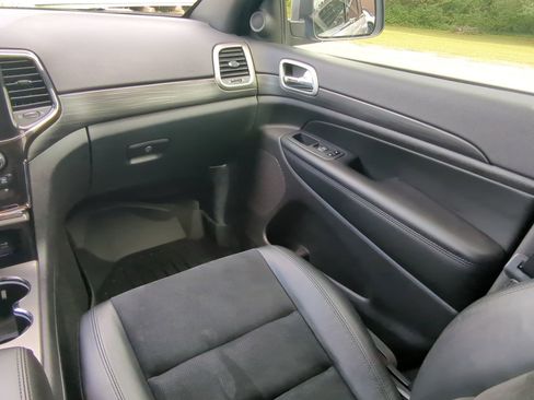 Used 2021 Jeep Grand Cherokee Laredo X image 15