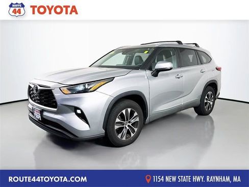 Used 2023 Toyota Highlander XLE FWD image 1