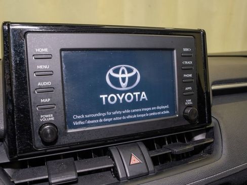 Used 2019 Toyota RAV4 LE image 11