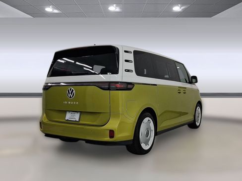 Used 2025 Volkswagen ID. Buzz 1st Edition image 9