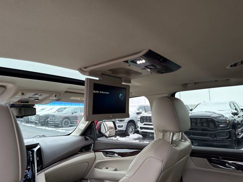 Used 2016 Cadillac Escalade Luxury image 15