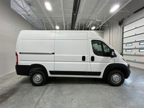 New 2025 RAM ProMaster 2500 w/ Convenience Group image 5