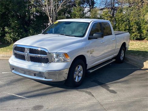 Used 2020 RAM 1500 Classic SLT w/ Luxury Group image 3