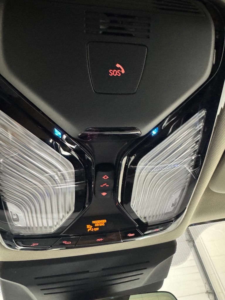 Used 2023 BMW X7 xDrive40i AWD/4WD image 22